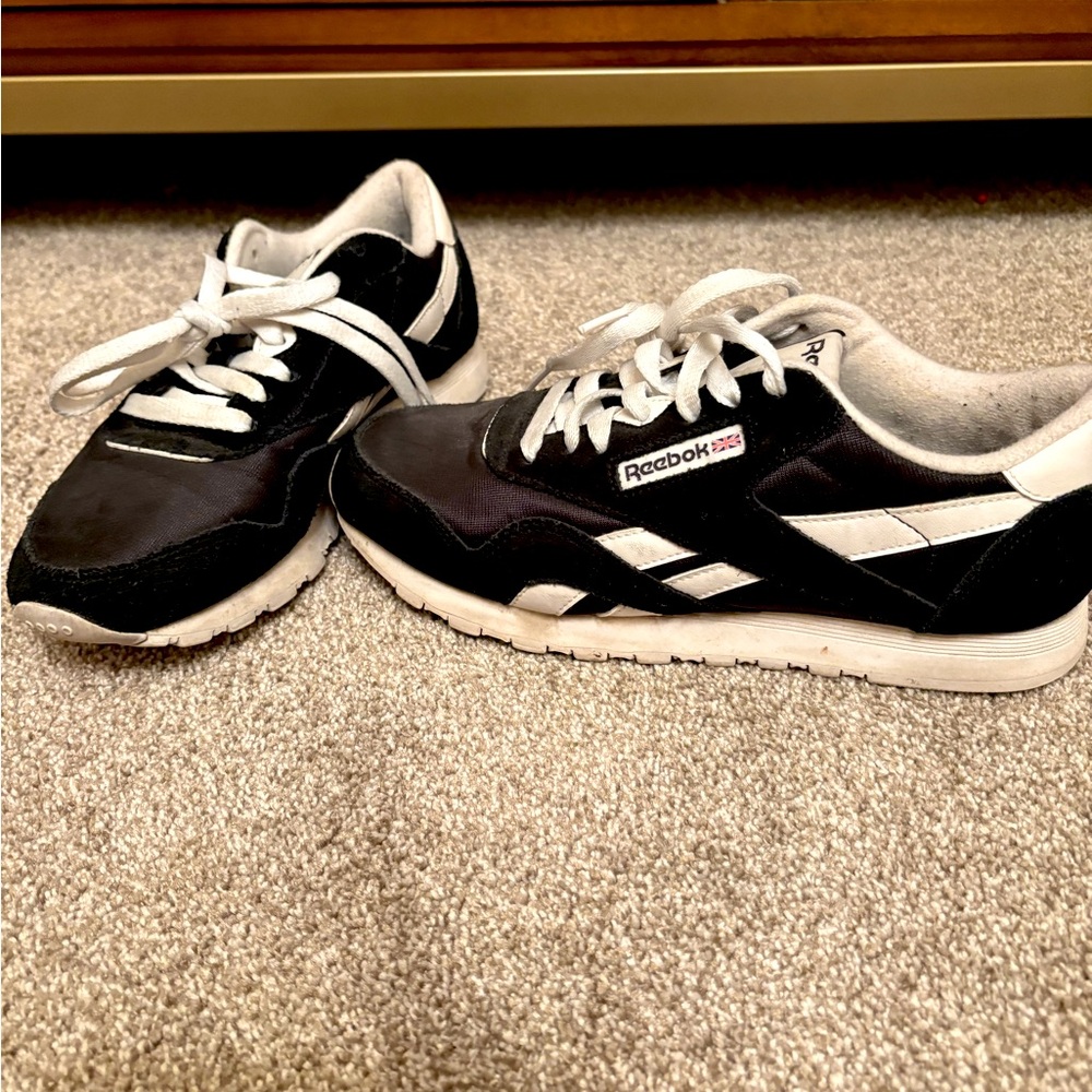 Reebok classic black and white, women’s size 8, gently used